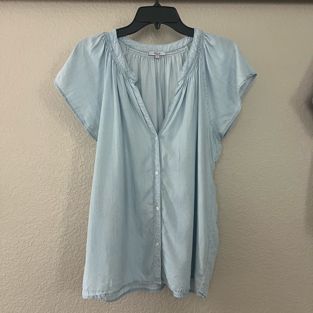 Rails Light Chambray Button Up Top, Size L - image 1